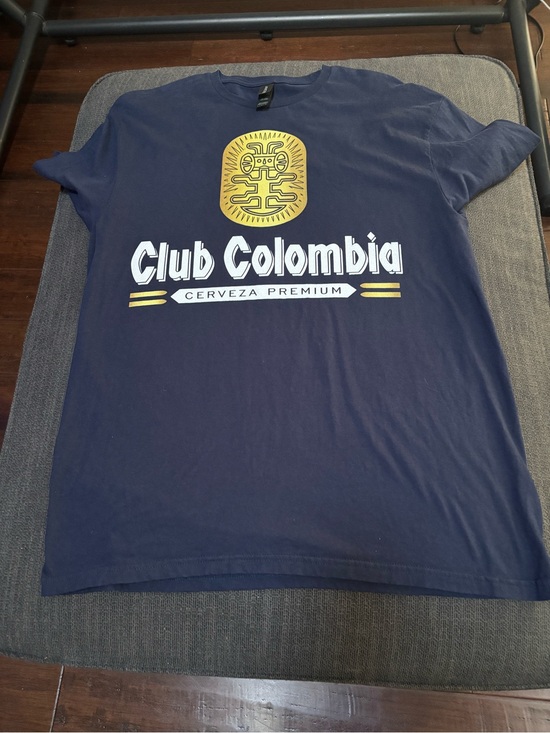 Gildan Other - Club Colombia Graphic Tee size L